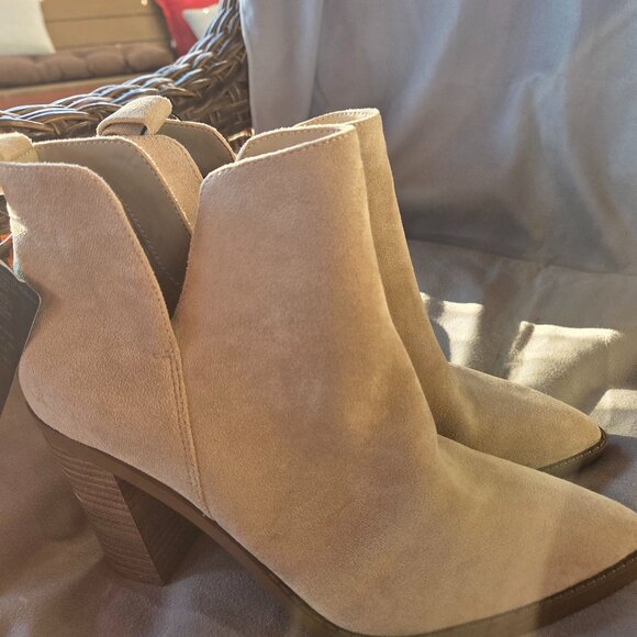NWT Forever 21 Taupe Booties Sz 7.5 - Picture 1 of 11